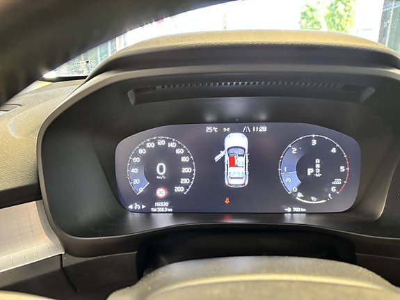 Volvo XC40 13 of 16