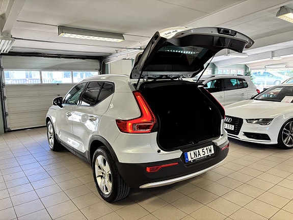 Volvo XC40 6 of 16
