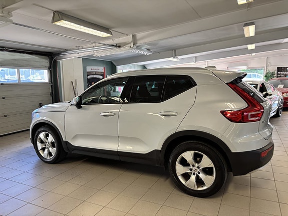 Volvo XC40 4 of 16