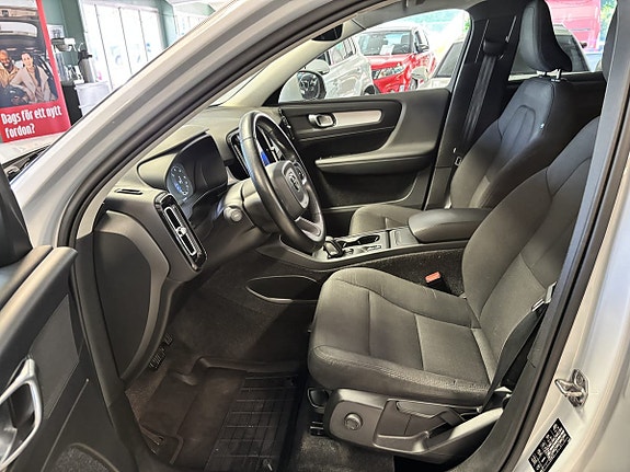 Volvo XC40 11 of 16
