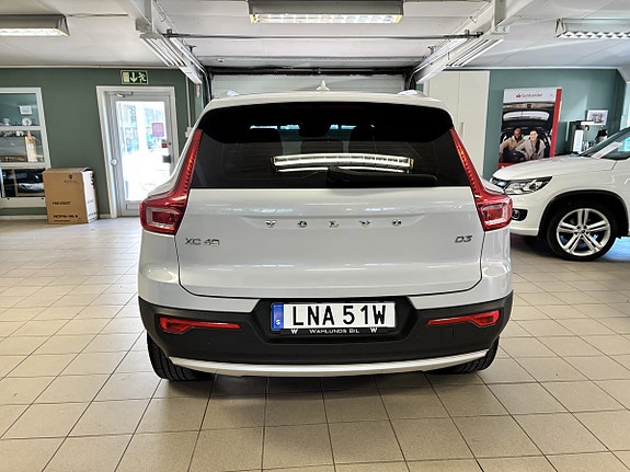 Volvo XC40 7 of 16