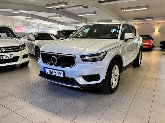 Volvo XC40 3 of 16