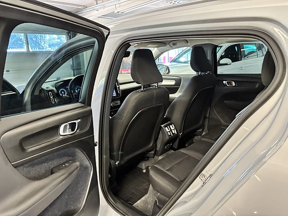 Volvo XC40 15 of 16