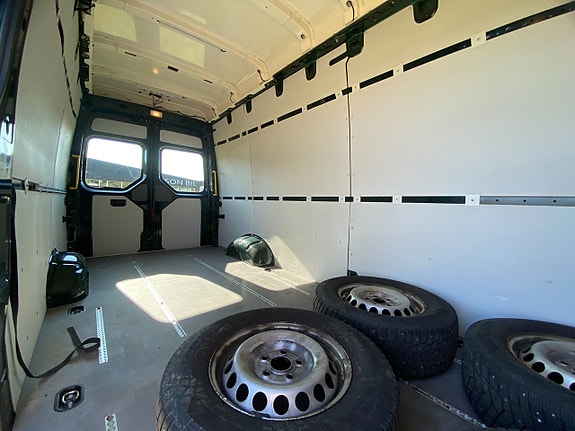 Volkswagen Crafter 14 of 30