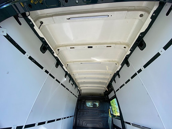 Volkswagen Crafter 12 of 30