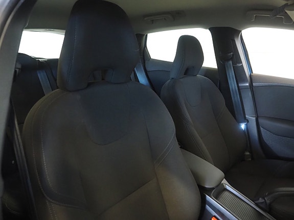 Volvo V40 11 of 22