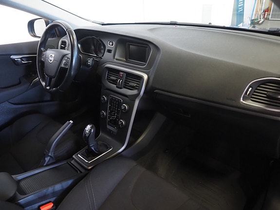 Volvo V40 9 of 22