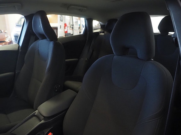 Volvo V40 14 of 22