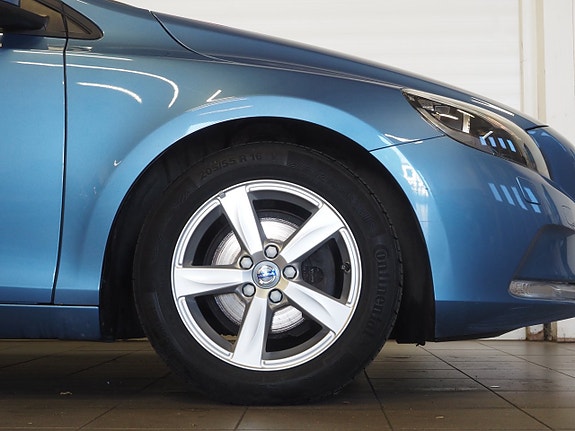 Volvo V40 8 of 22