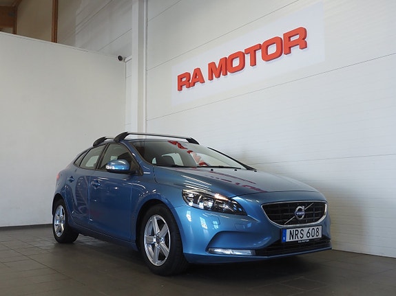 Volvo V40 3 of 22