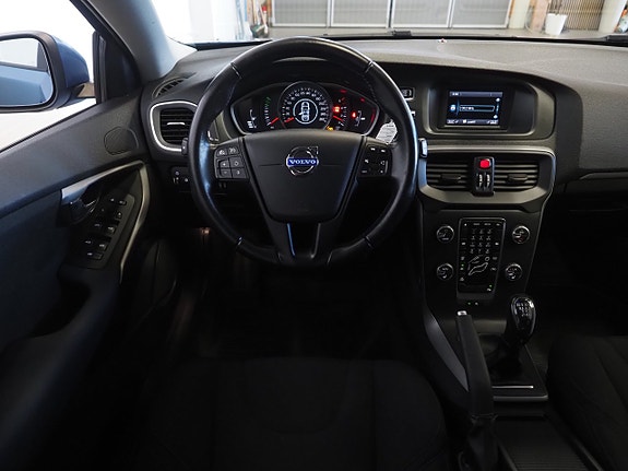 Volvo V40 15 of 22