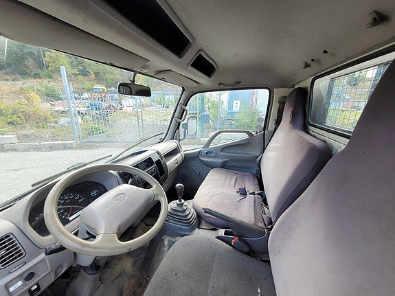 Lätt lastbil med kran TOYOTA DYNA, 100 2,5 TD S. CAB 5 of 5