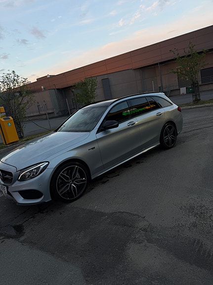 Mercedes-Benz C43 4 of 7