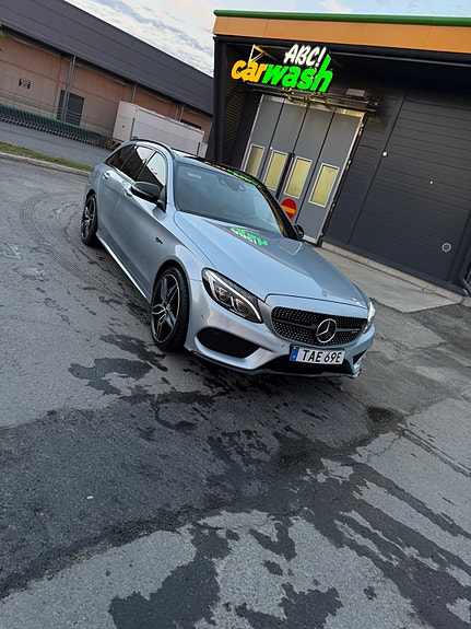 Mercedes-Benz C43 3 of 7