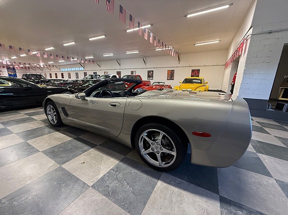 Chevrolet Corvette 9 of 30