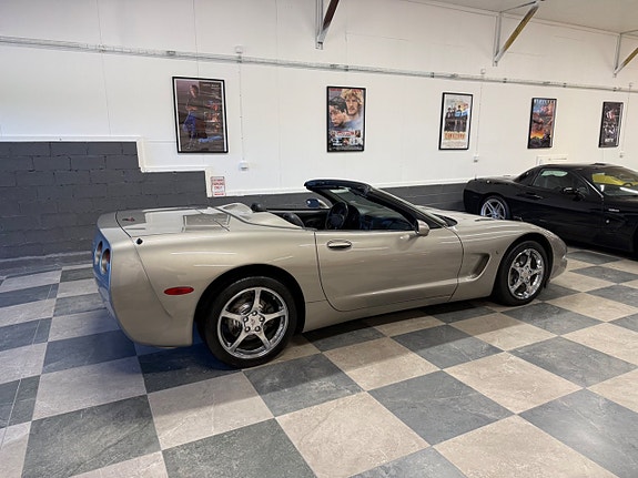 Chevrolet Corvette 13 of 30