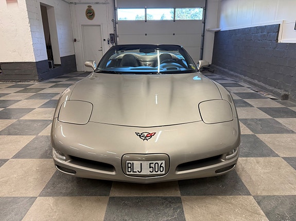 Chevrolet Corvette 5 of 30