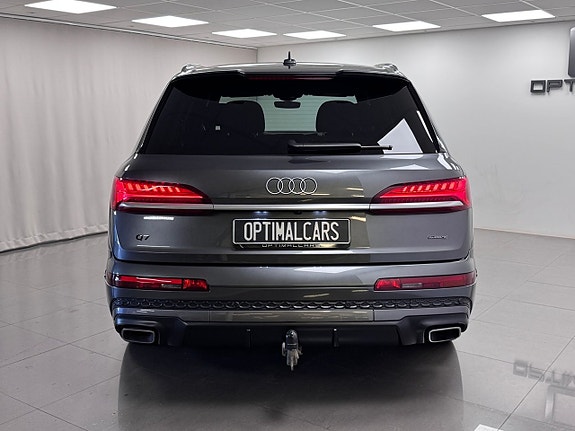Audi Q7 9 of 22