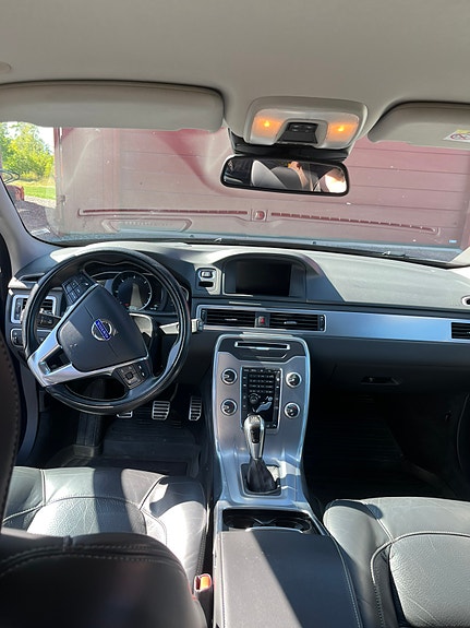 Volvo V70 2 of 3