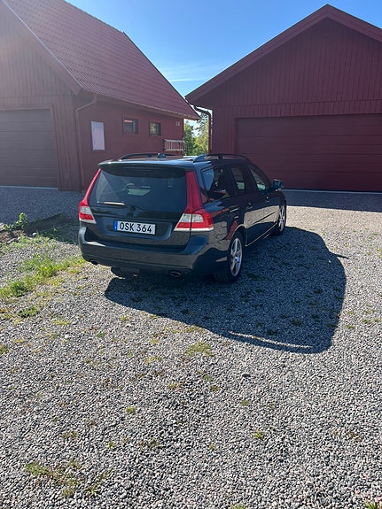 Volvo V70 3 of 3