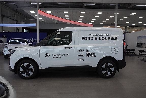 Ford Transit Courier 3 of 9