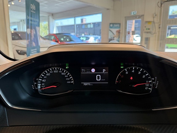 Peugeot 208 11 of 24