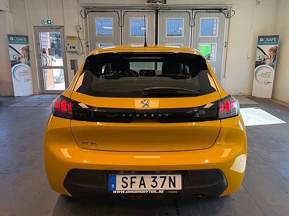 Peugeot 208 23 of 24