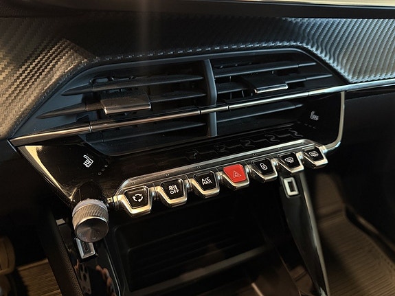 Peugeot 208 16 of 24