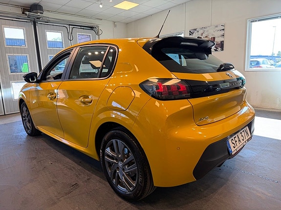 Peugeot 208 3 of 24
