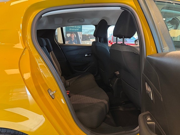 Peugeot 208 18 of 24