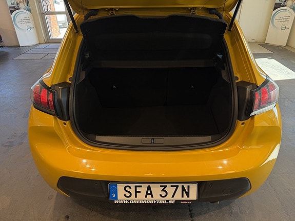 Peugeot 208 21 of 24