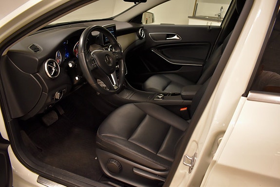Mercedes-Benz GLA200 8 of 14