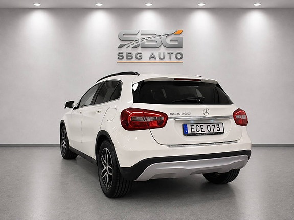 Mercedes-Benz GLA200 4 of 14