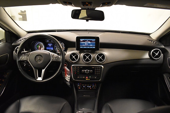 Mercedes-Benz GLA200 13 of 14