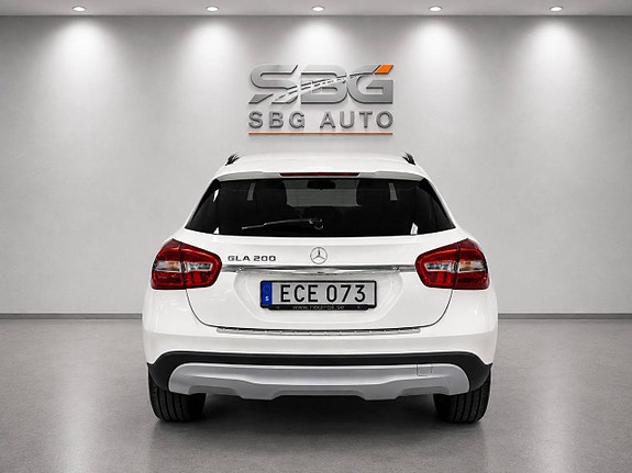 Mercedes-Benz GLA200 5 of 14