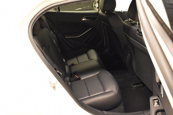 Mercedes-Benz GLA200 7 of 14