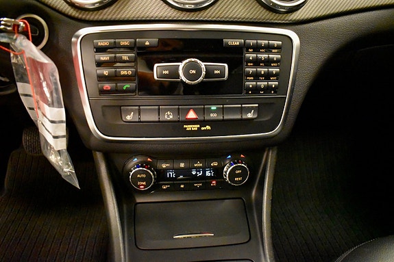 Mercedes-Benz GLA200 11 of 14