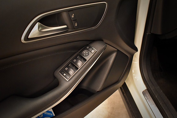 Mercedes-Benz GLA200 9 of 14