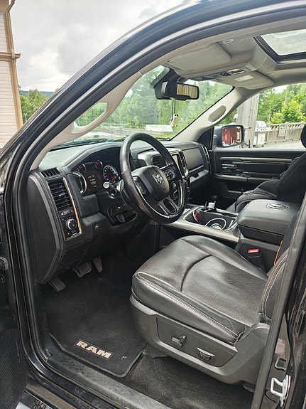 Dodge RAM 1500 2 of 8