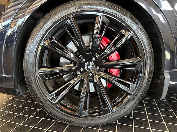Audi Q8 3 of 30