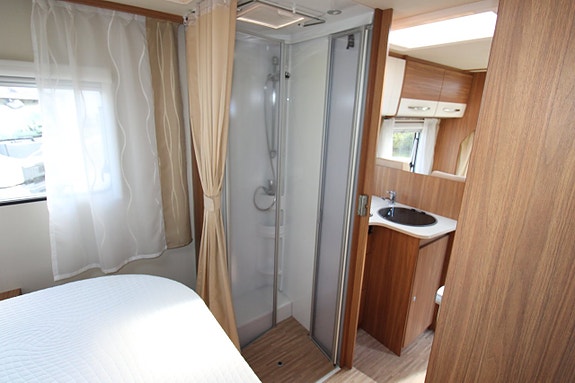 Carado T 449 T69 2017 Queenbed 2,3 Turbodiesel 6 vxl manuell 13 of 16