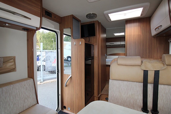 Carado T 449 T69 2017 Queenbed 2,3 Turbodiesel 6 vxl manuell 10 of 16