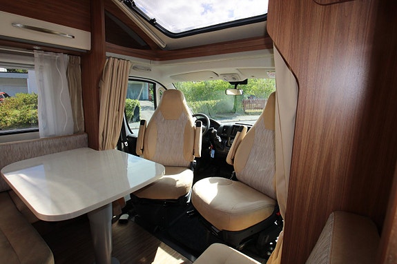 Carado T 449 T69 2017 Queenbed 2,3 Turbodiesel 6 vxl manuell 7 of 16