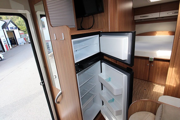 Carado T 449 T69 2017 Queenbed 2,3 Turbodiesel 6 vxl manuell 16 of 16