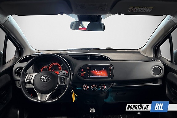 Toyota Yaris 3 of 20
