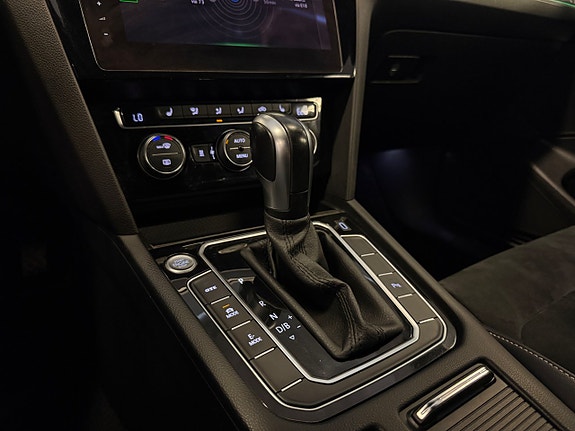 Volkswagen Passat 19 of 27