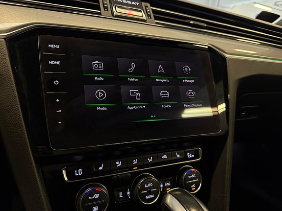Volkswagen Passat 18 of 27
