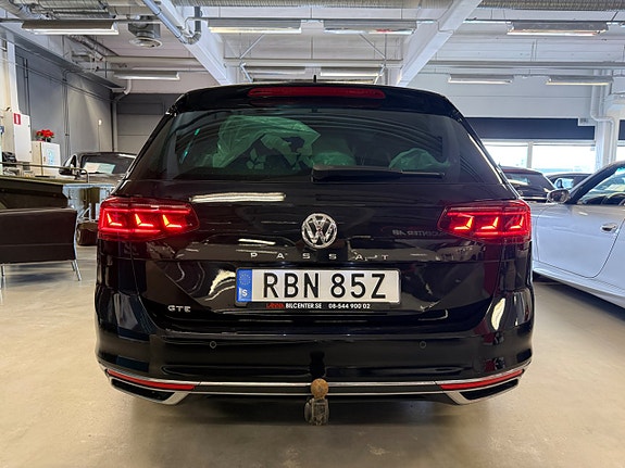 Volkswagen Passat 7 of 27