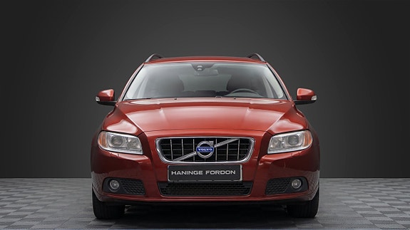 Volvo V70 2 of 17