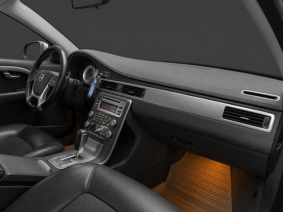 Volvo V70 16 of 17